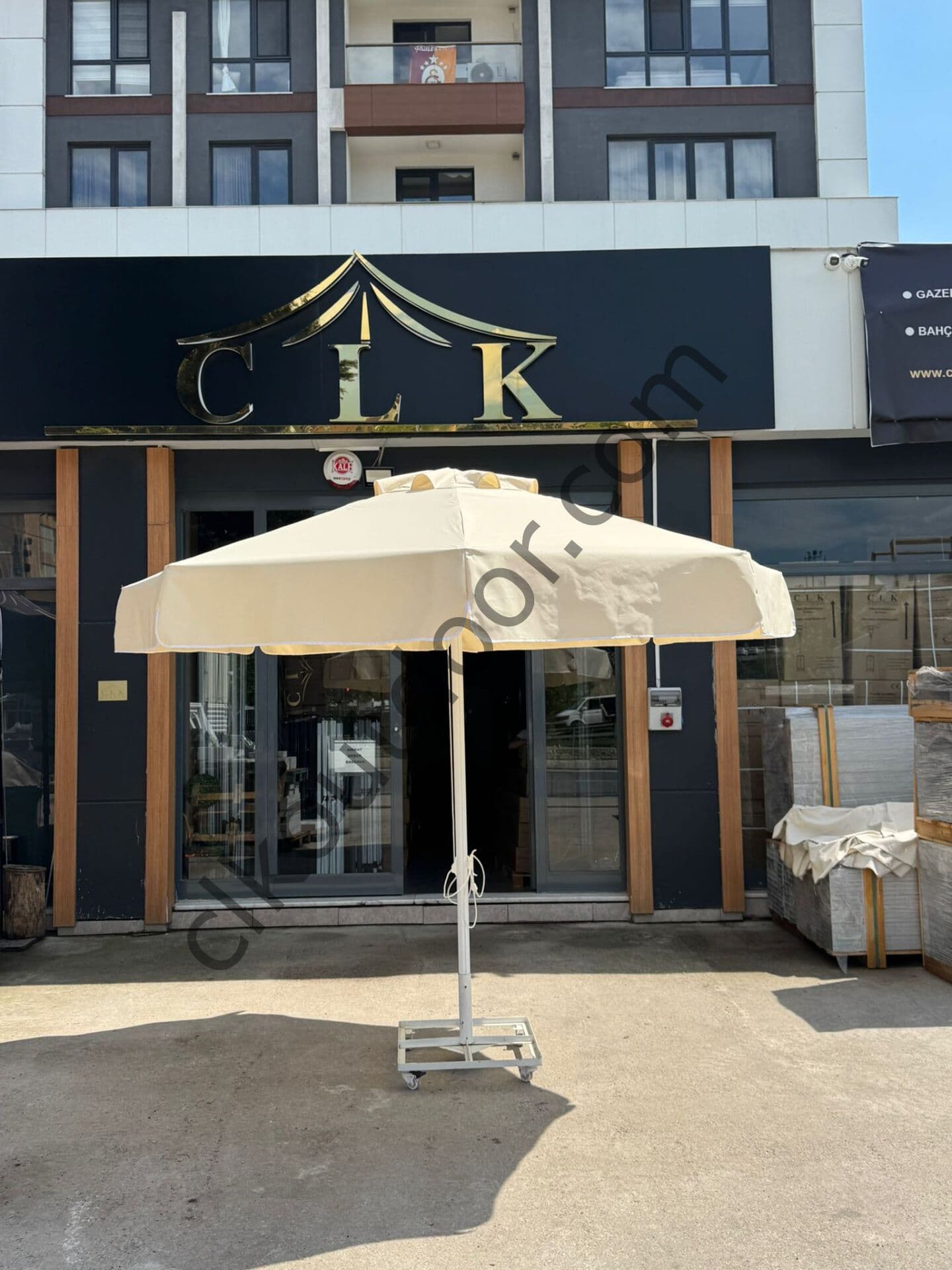 CLK 3 mt Mega İpli Yuvarlak Beyaz Profil Bahçe Cafe Otel Şemsiyeleri