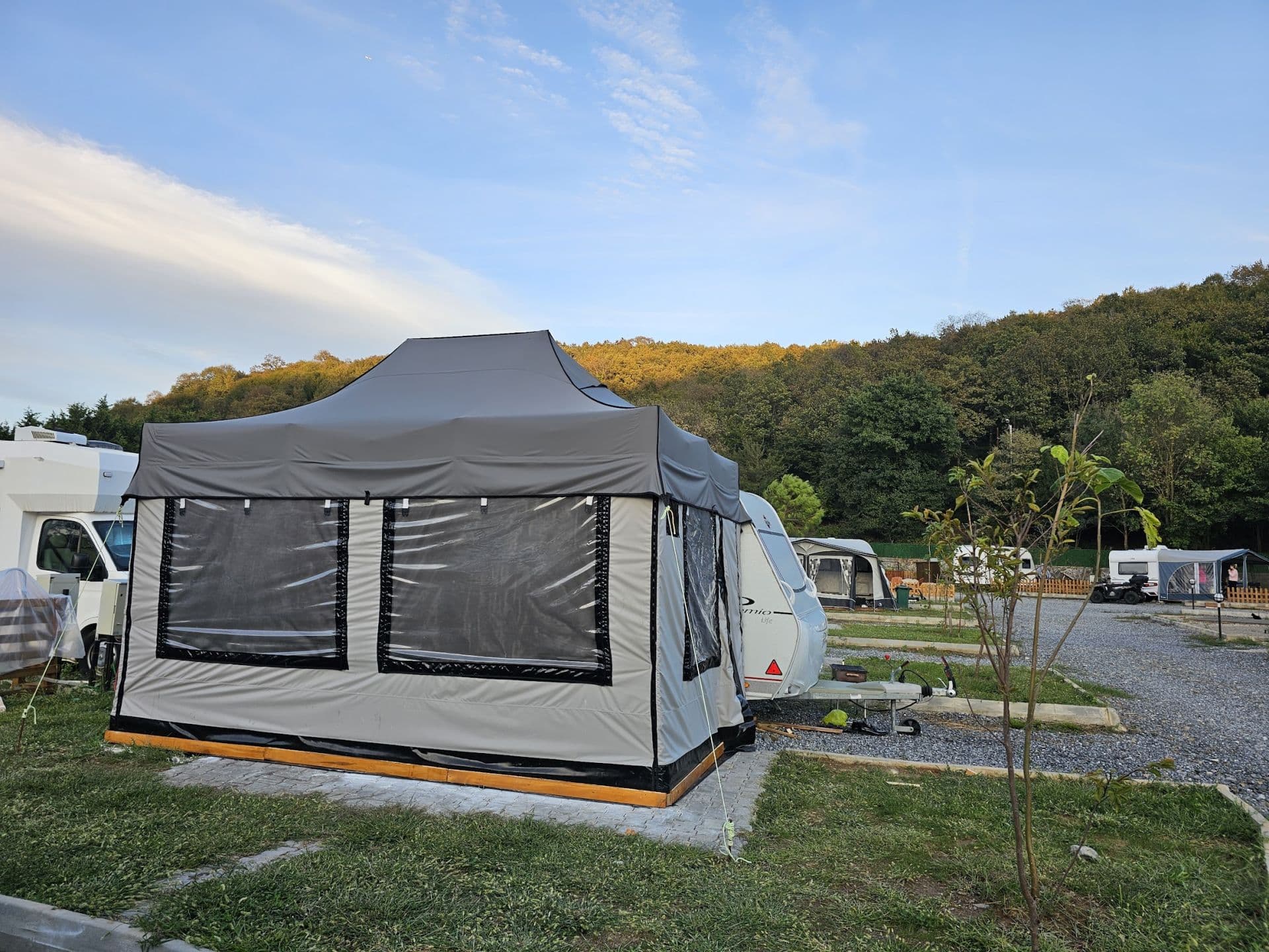 CLK 3x4,5 mt Karavan Çadırı Kış Bahçesi 40 mm Alüminyum Profil Portatif Katlanabilir Tente